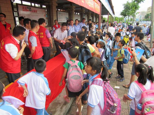 喜迎党的十九大 共创平安铁路线3