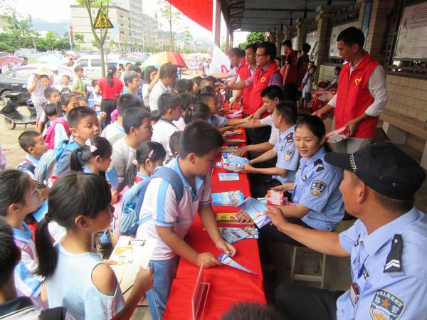 喜迎党的十九大 共创平安铁路线5