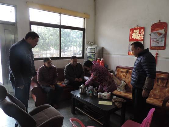入户慰问2.jpg