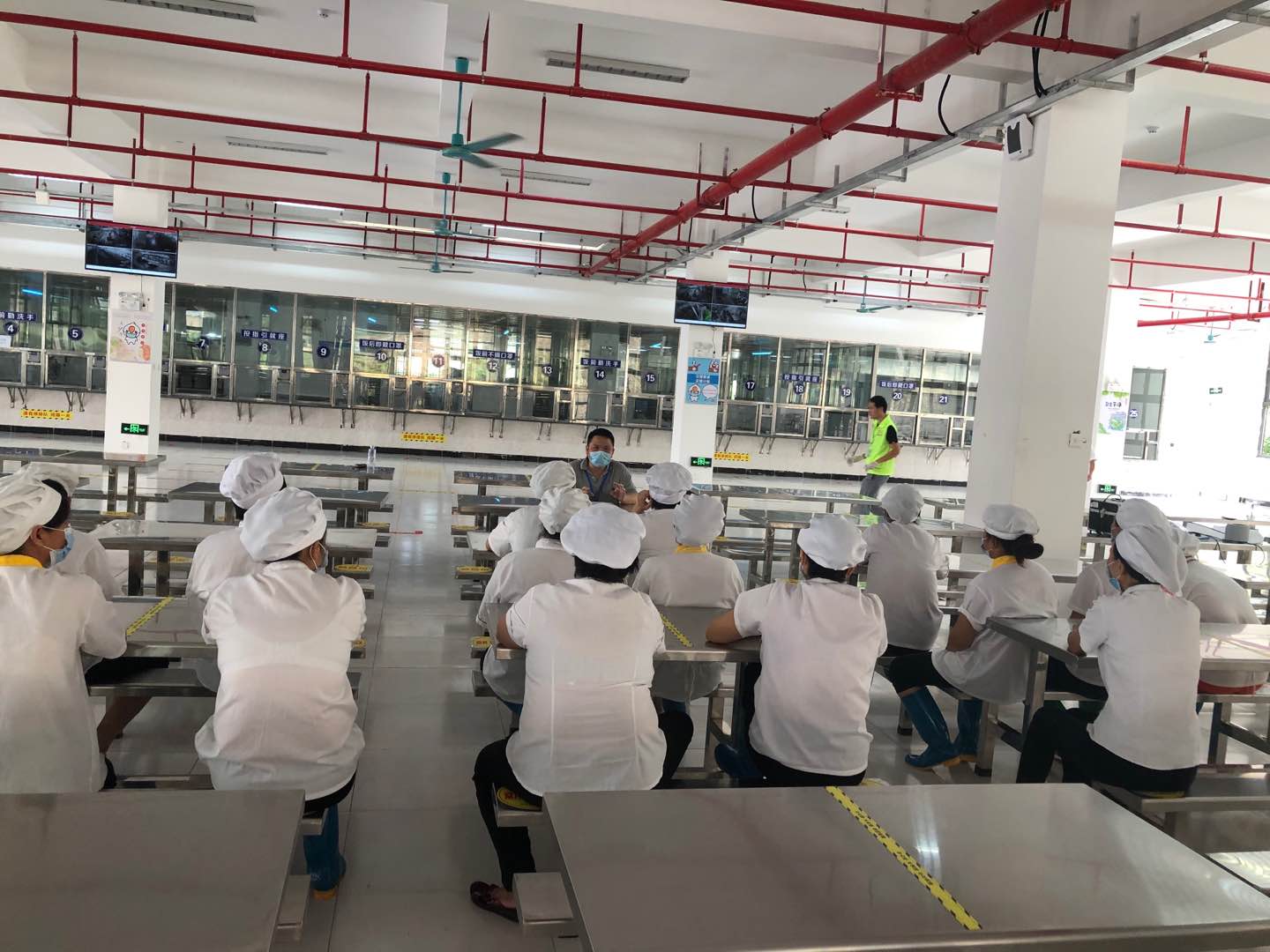 驻点人员组织开展食品安全知识培训