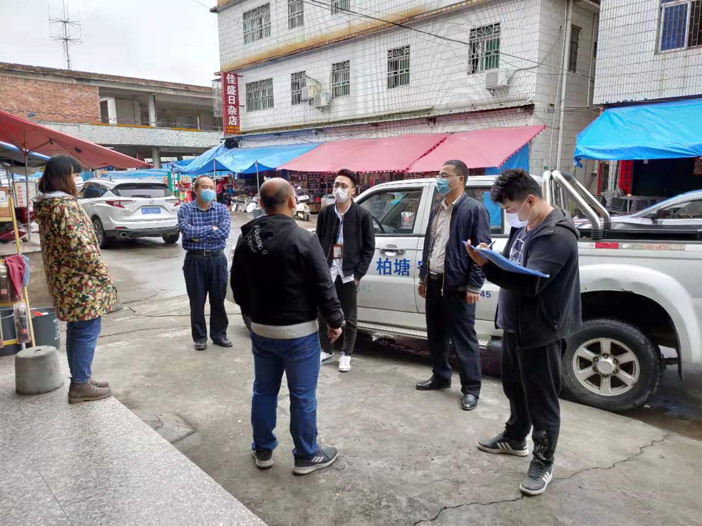 到商户宣传防控知识和措施