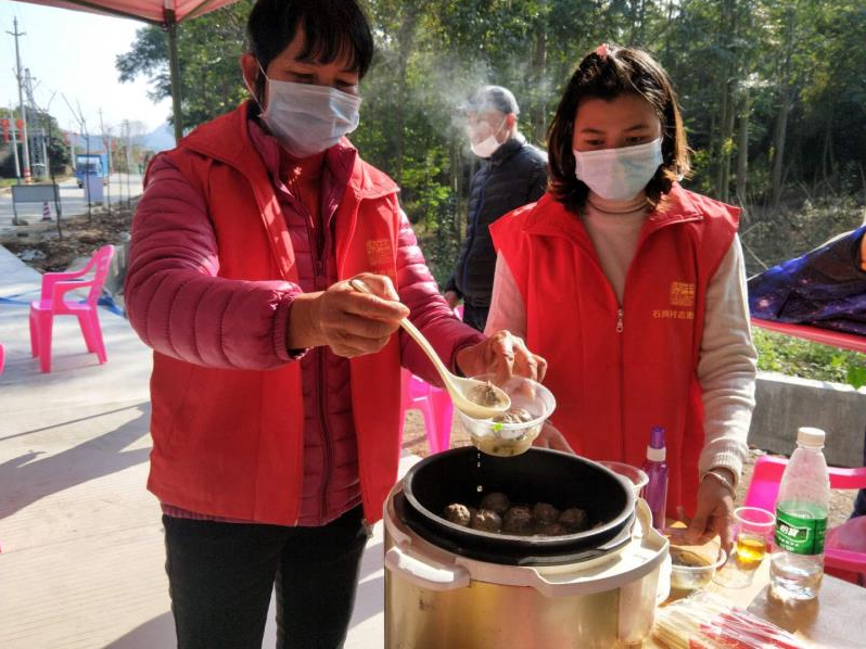 向一线工作者送去牛肉丸