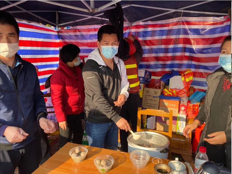 向一线工作者送去牛肉丸