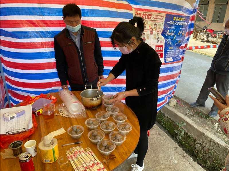 向一线工作者送去牛肉丸
