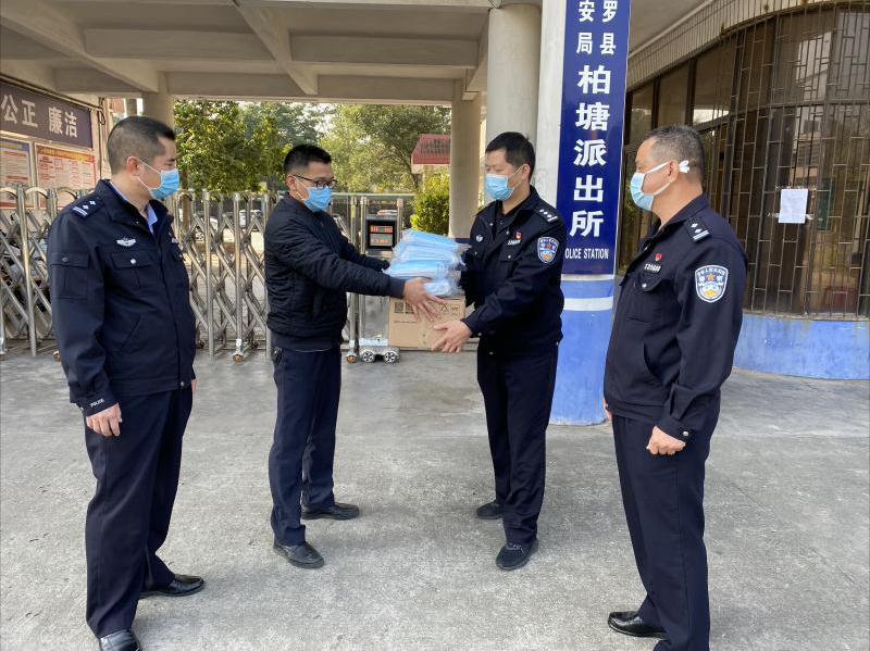 柏塘派出所辅警李少平捐献500个口罩