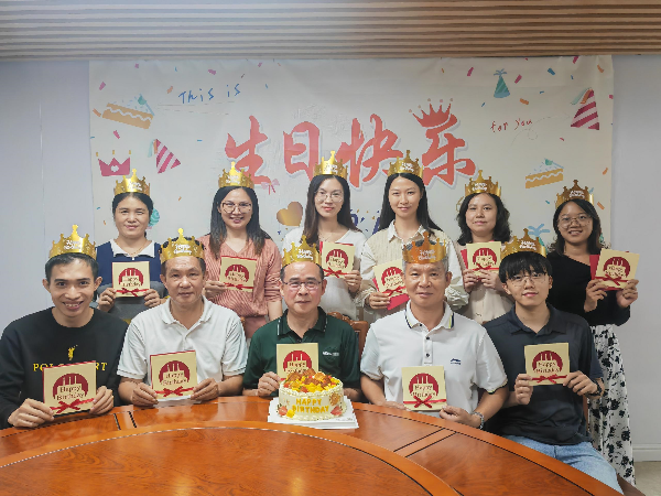 局机关为每月生日的干部职工过集体生日.png