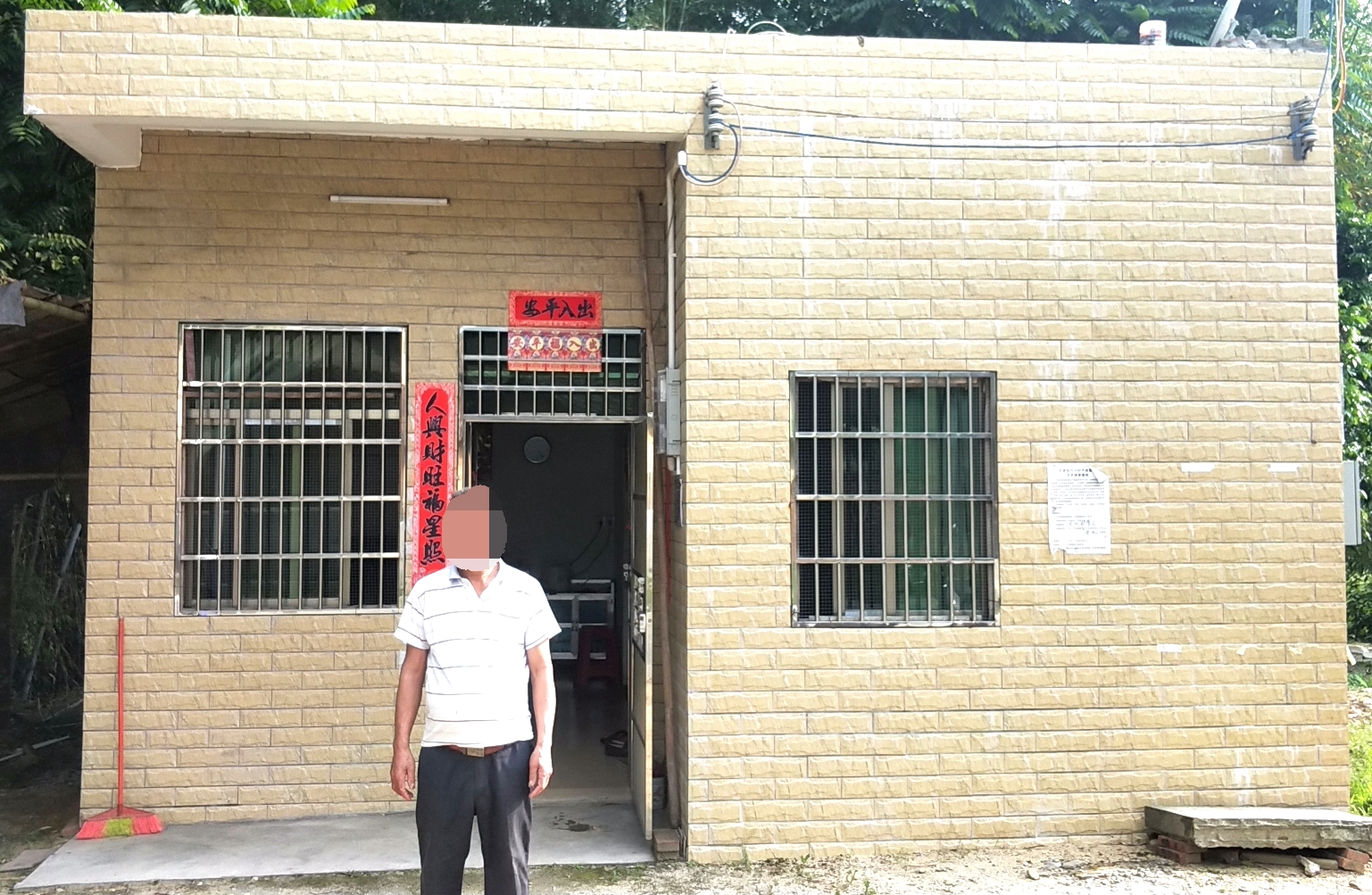 新建的精准贫困户楼房