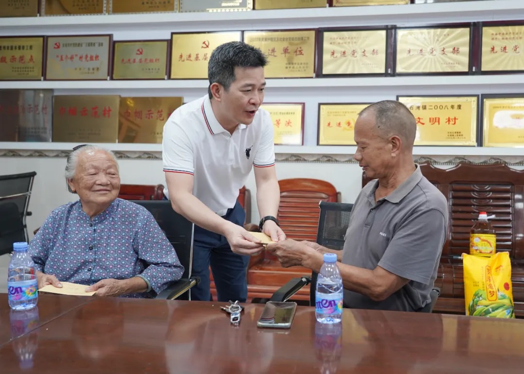 党员走访慰问活动.jpg