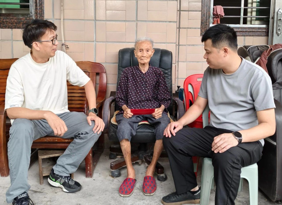“七一”走访慰问7.jpg