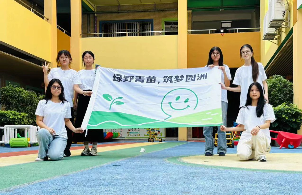 雏羽暖心 护苗成长1.jpg